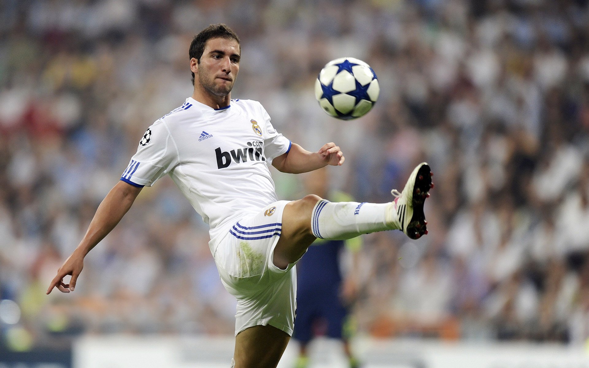 kaiyun app下载-十连败阴影下，莱万王朝裂痕与皇马教练席的地震，十连败阴影下的莱万王朝裂痕与皇马教练席地震